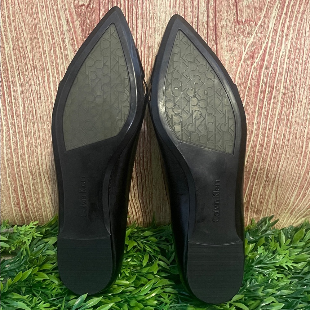 Calvin Klein Women’s Gailia Black Leather Flats Shoes - Picture 10 of 10
